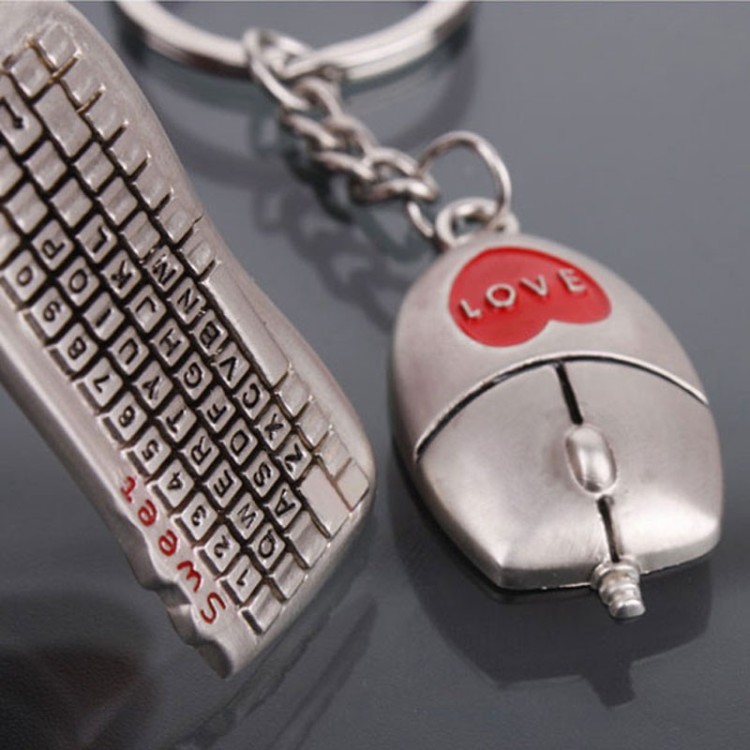 komplet-dwoch-breloczkow-do-kluczy-dla-zakochanych-dla-chlopaka-dla-dziewczyny-dedykcja-prezent-na-walentynki-para-dla-niej-niego-milosc-zakochanie-informatyk-IT-komputery