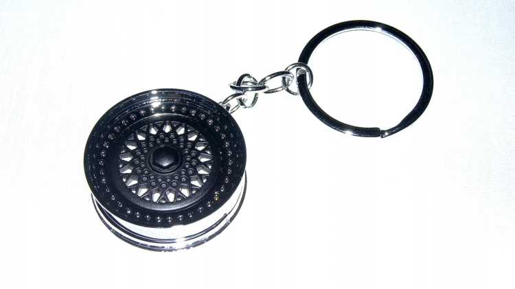 czarny-breloczek-do-kluczy-felga-aluminiowa-do-subaru-prezent-dla-kierowcy-kolo-samochodowe-brelok-do-kluczykow-do-samochodu-do-auta
