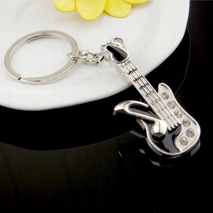 metalowa-gitara-czarna-gitara-z-krysztalkami-breloczek-do-kluczy-dla-gitarzystki-gra-na-gitarze-muzyk-wioslo-elektryczna-gitara