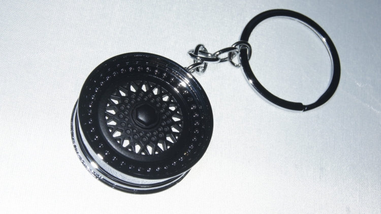 czarny-breloczek-do-kluczy-felga-aluminiowa-do-subaru-prezent-dla-kierowcy-kolo-samochodowe-brelok-do-kluczykow-do-samochodu-do-auta