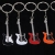 metalowa-gitara-biala-pomaranczowa-czarna-pomaranczowoczarna-breloczek-do-kluczy-dla-gitarzystki-gra-na-gitarze-muzyk-wioslo-elektryczna-gitara