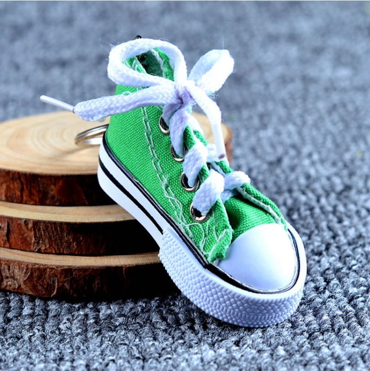 brelok-trampek-tenisowka-tenisowe-buty-sportowe-prezent-dla