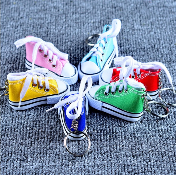 brelok-trampek-tenisowka-tenisowe-buty-sportowe-prezent-dla