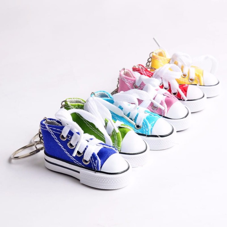brelok-trampek-tenisowka-tenisowe-buty-sportowe-prezent-dla